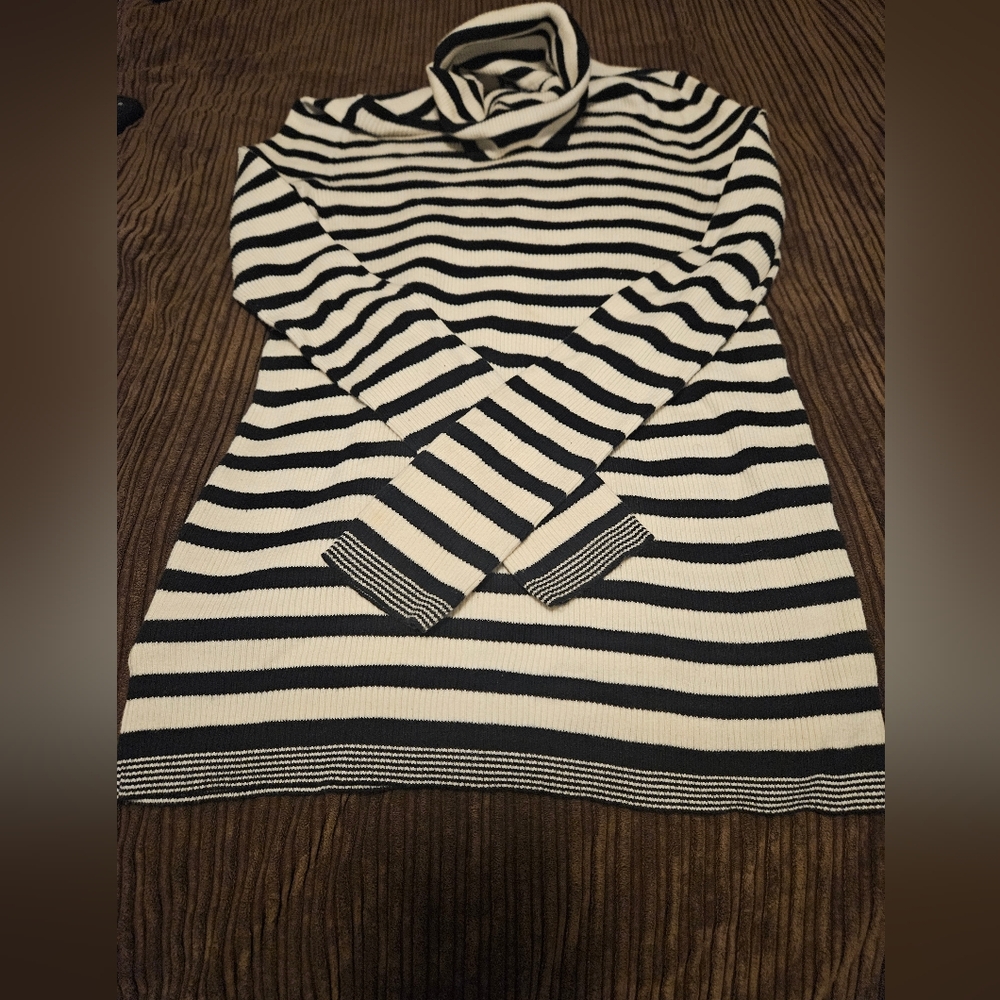 GAP Black and White Striped Turtleneck Sweater - Picture 2 of 5